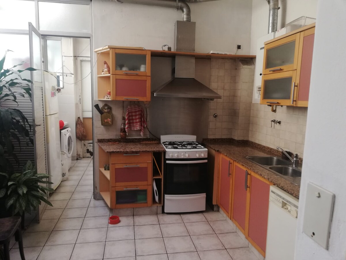Habitación en departamento en Monserrat