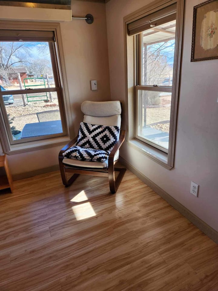 Renovated 1800s Pioneer Cabin 8 Min 2 Capitol Reef - Torrey, UT