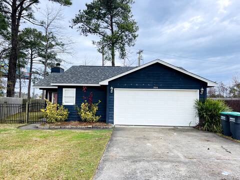 Beautiful beach cottage in Little River!