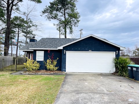 Beautiful beach cottage in Little River!