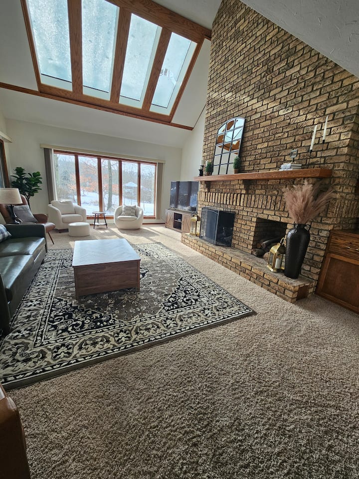 The Urban Lakehouse: Near Avalon Grand Resort