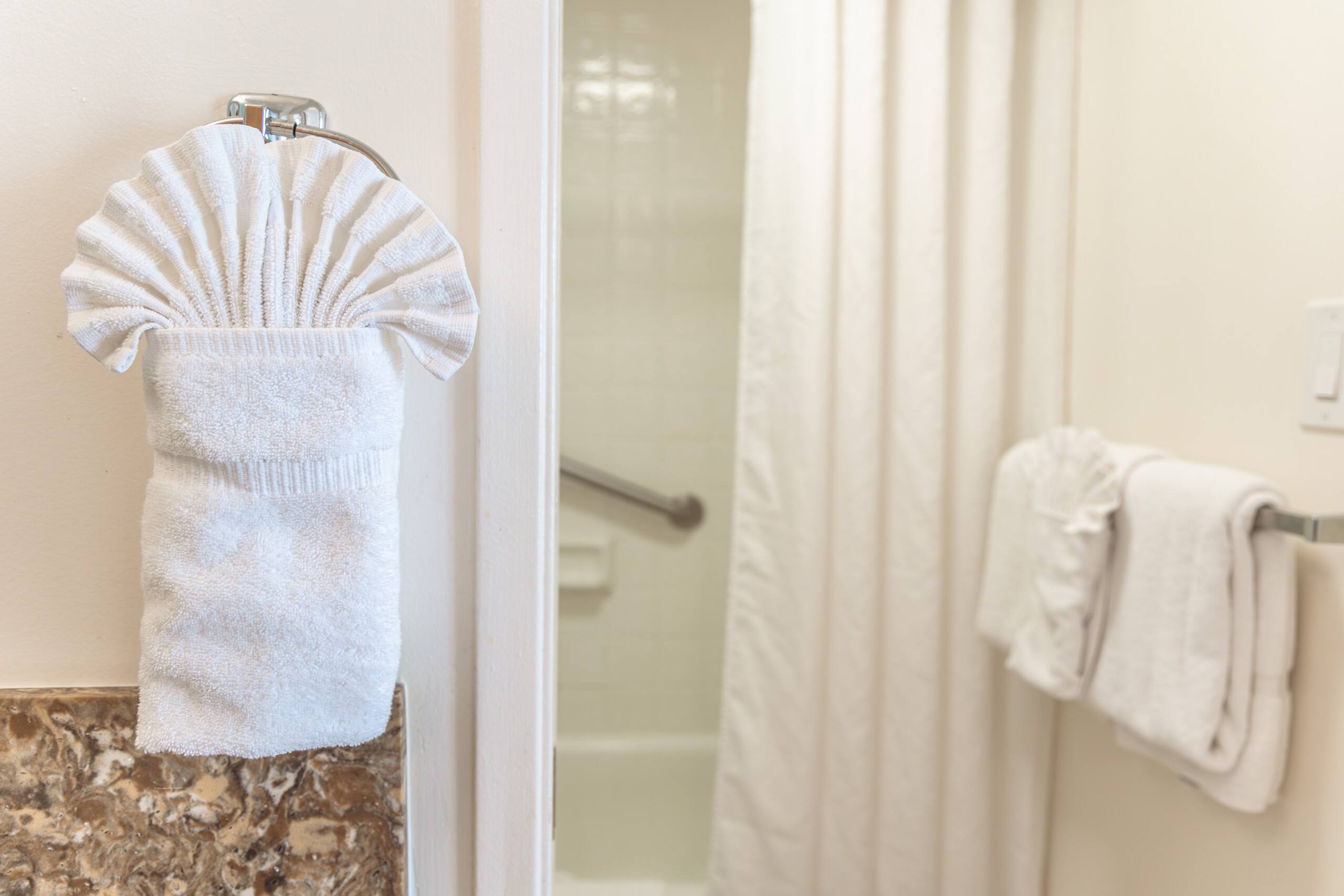 Condo in Honolulu · ★4.82 · 1 bedroom · 2 beds · 1 private bath - Image 45