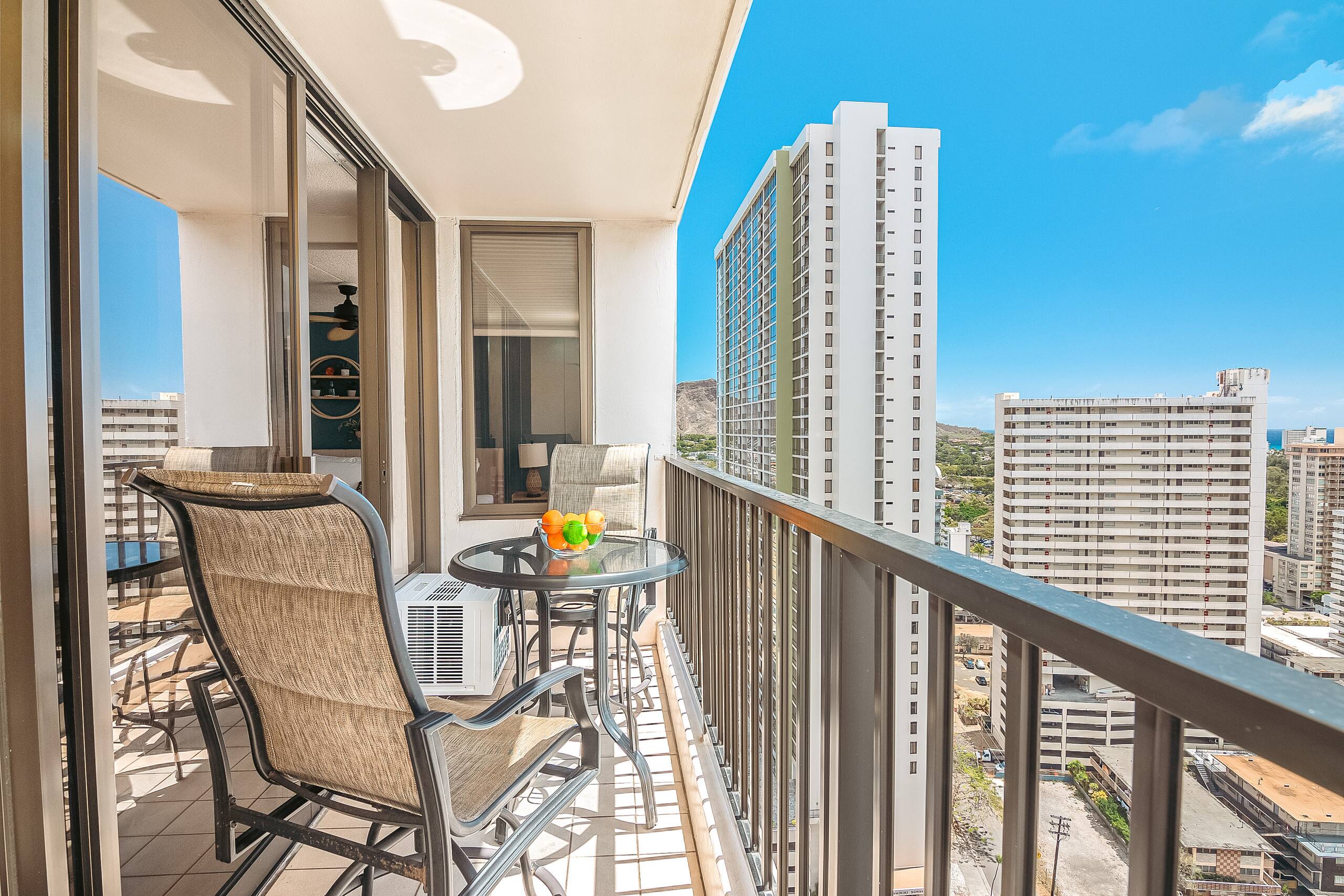 Condo in Honolulu · ★4.82 · 1 bedroom · 2 beds · 1 private bath - Image 52