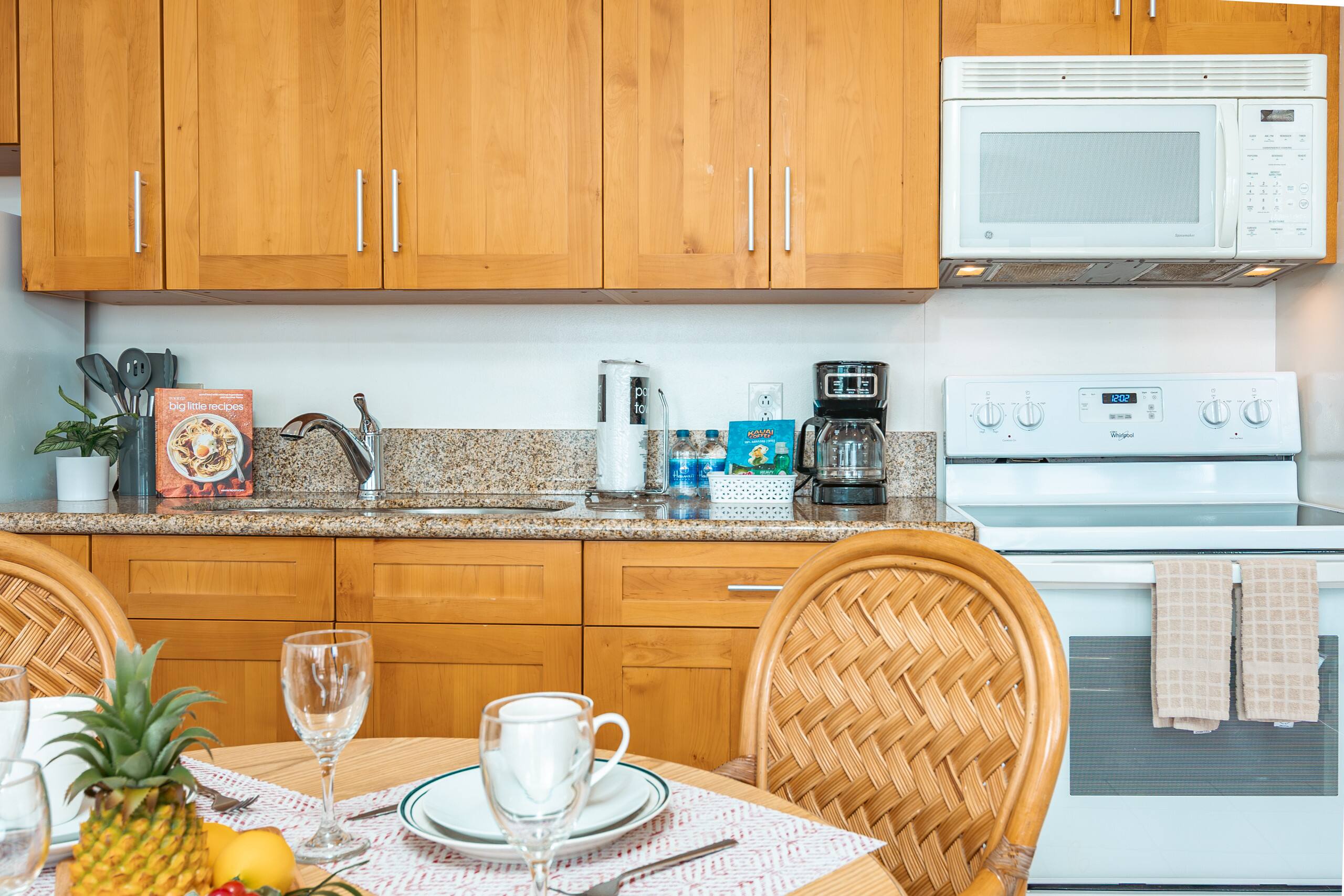 Condo in Honolulu · ★4.82 · 1 bedroom · 2 beds · 1 private bath - Image 27