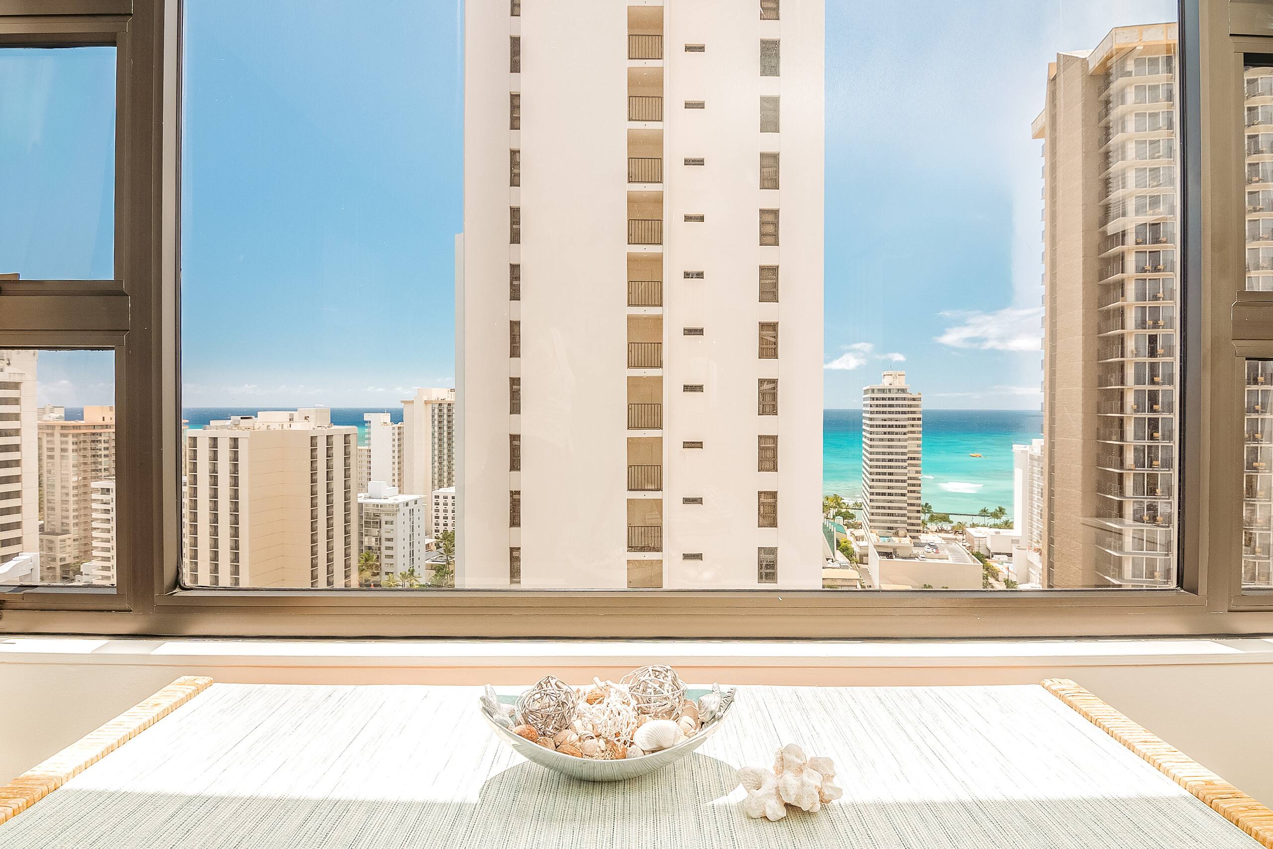 Condo in Honolulu · ★4.82 · 1 bedroom · 2 beds · 1 private bath - Image 33