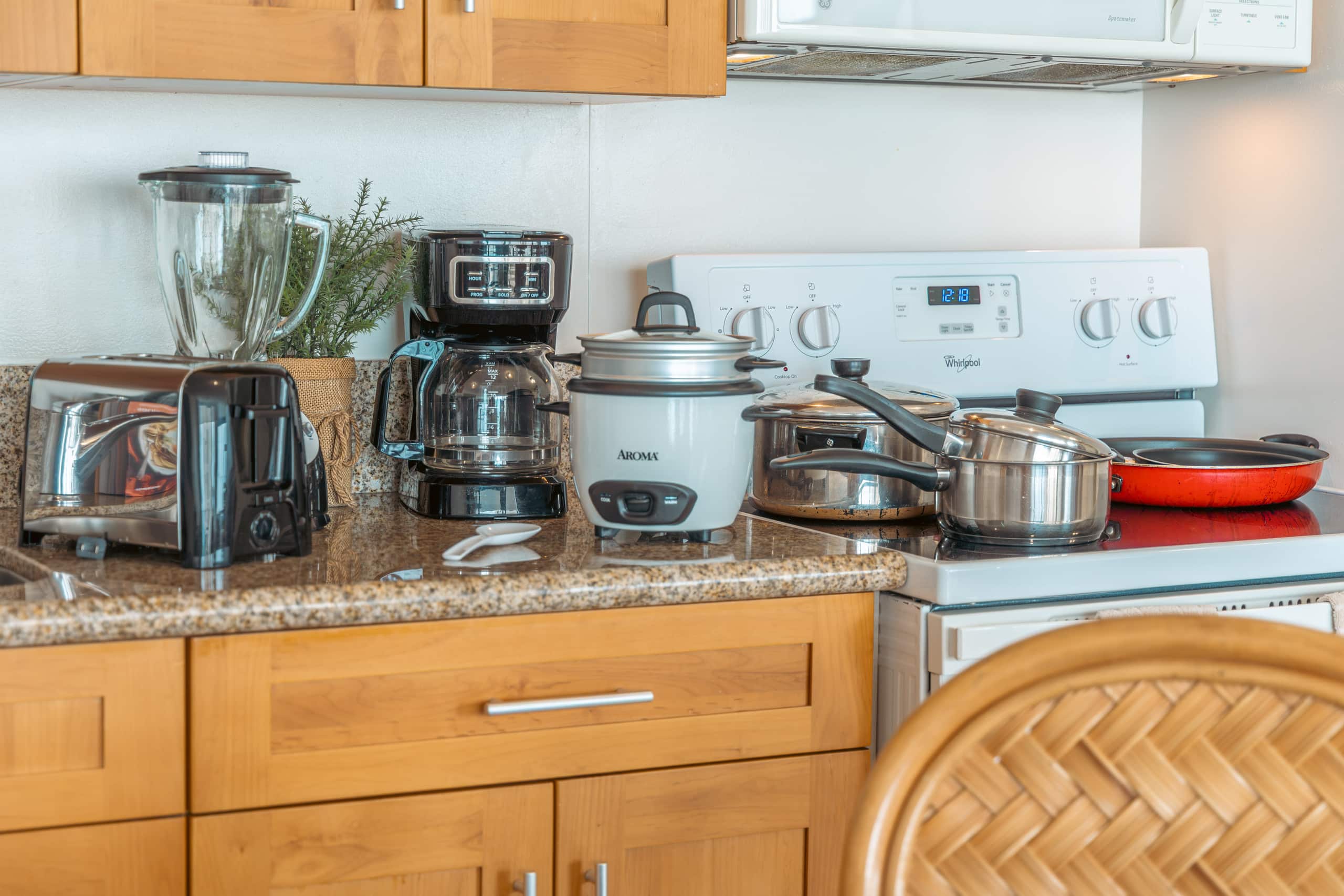 Condo in Honolulu · ★4.82 · 1 bedroom · 2 beds · 1 private bath - Image 15