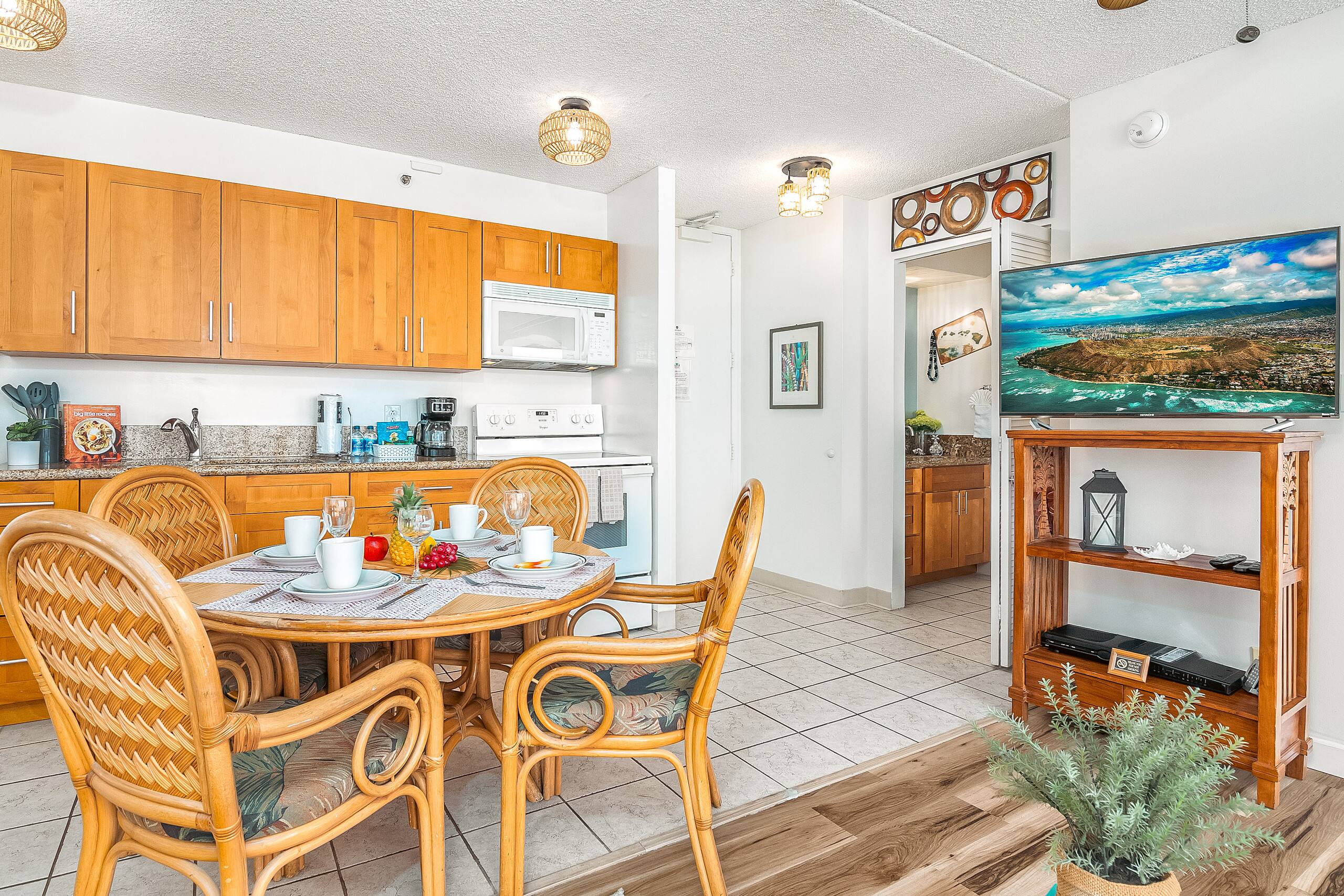 Condo in Honolulu · ★4.82 · 1 bedroom · 2 beds · 1 private bath - Image 25