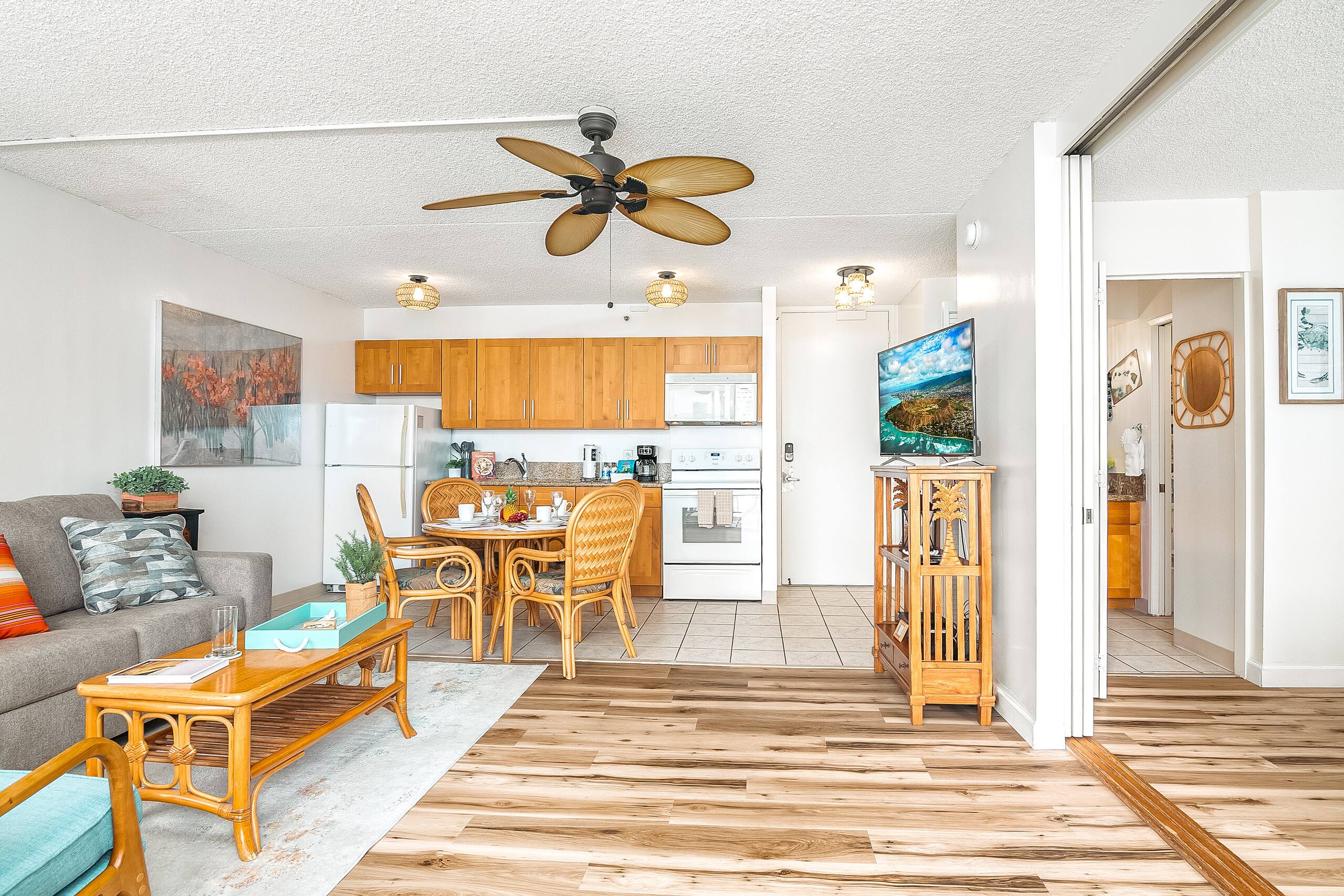 Condo in Honolulu · ★4.82 · 1 bedroom · 2 beds · 1 private bath - Image 4