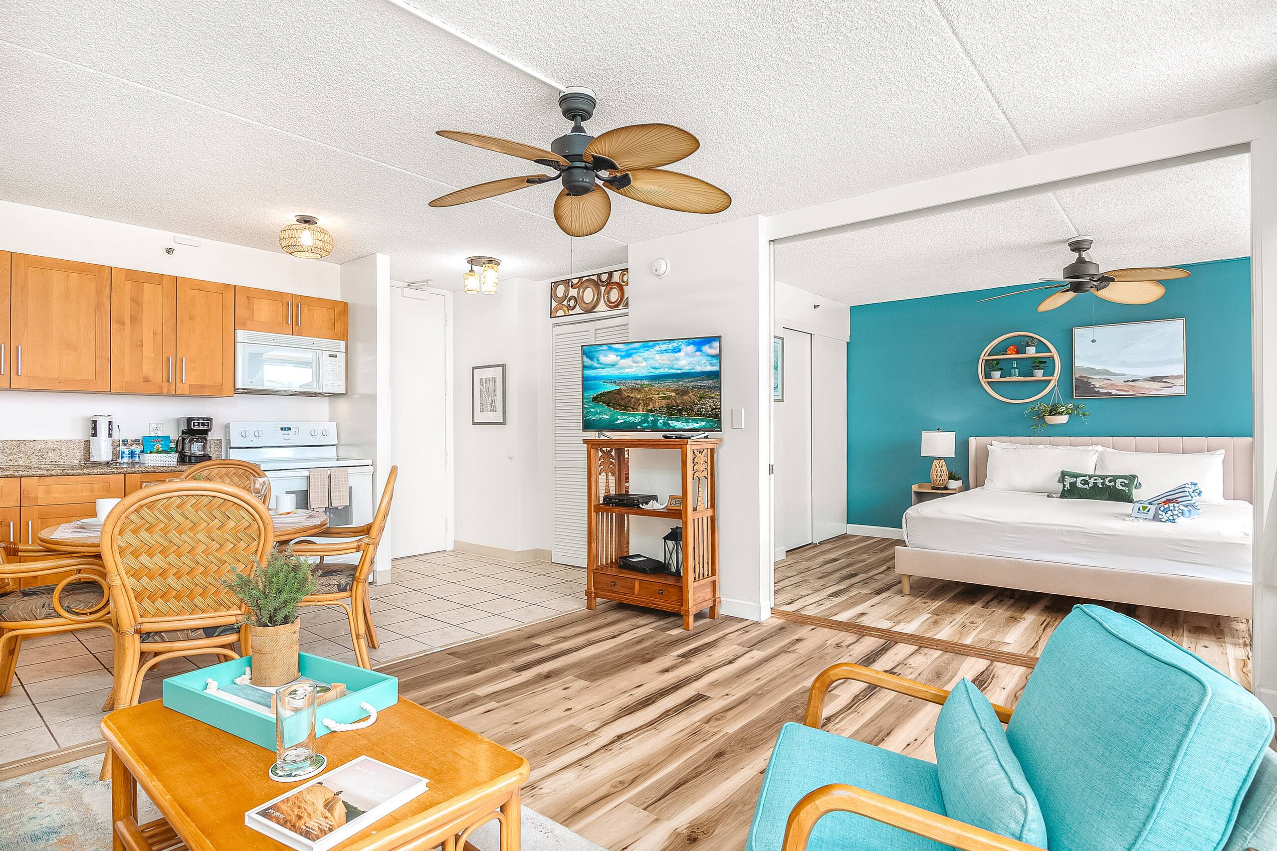 Condo in Honolulu · ★4.82 · 1 bedroom · 2 beds · 1 private bath - Image 6