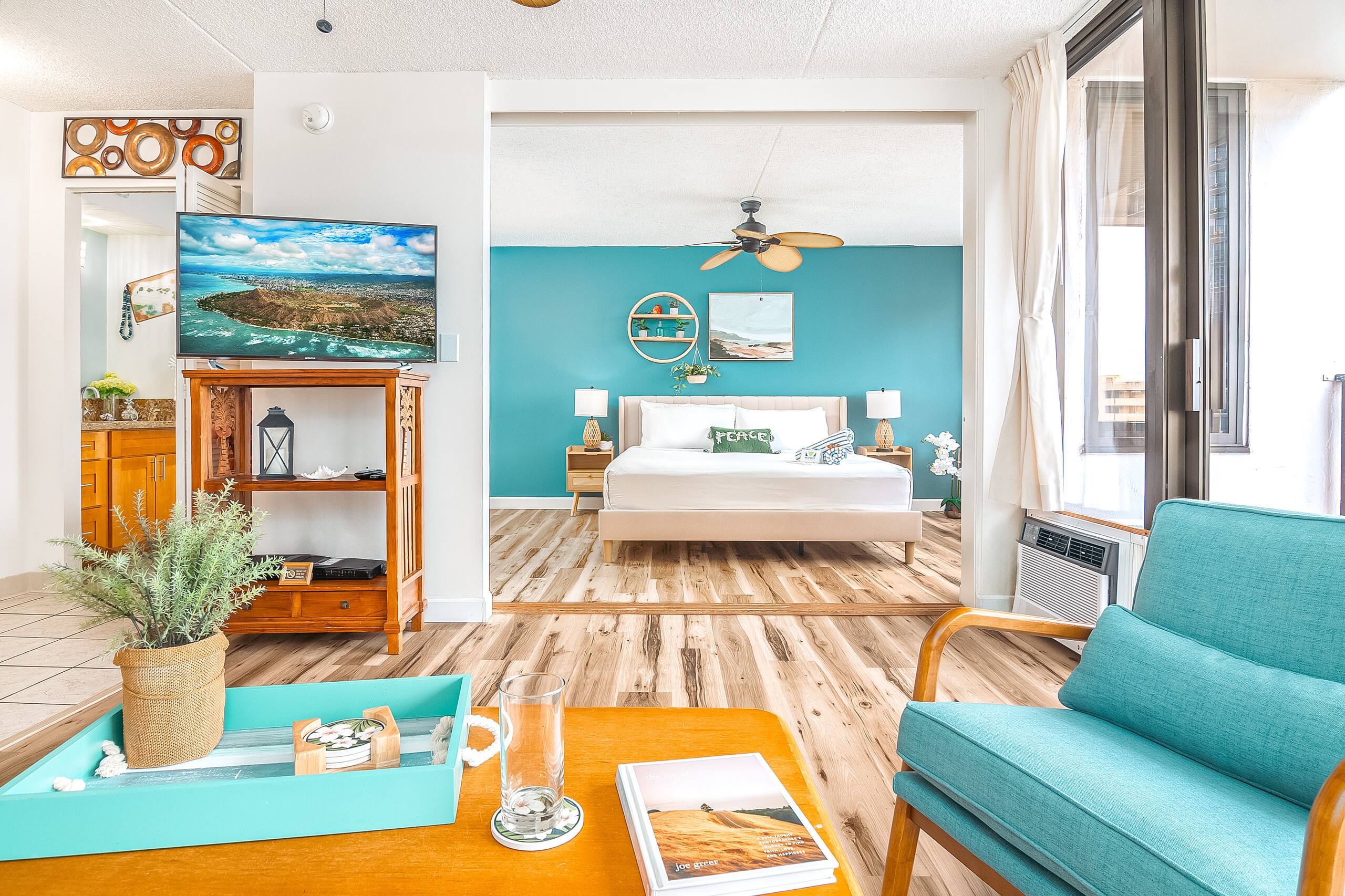 Condo in Honolulu · ★4.82 · 1 bedroom · 2 beds · 1 private bath - Image 7