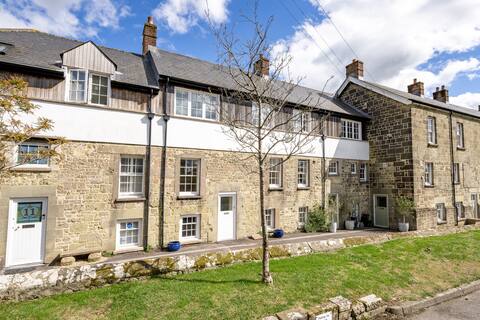 Tranquil Upside-Down House in Central Shaftesbury