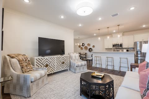 Successful Airbnb property: Summit Point Condo II hosted by Stephanie in Valdosta