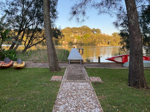 Lakeside & 700 mtrs to sea - One bedroom Studio