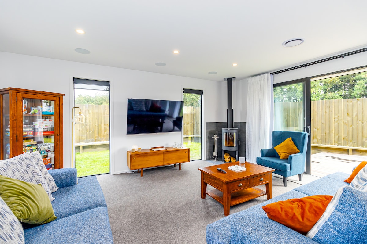 Top performing Airbnb: Elegant Retreat. Family Friendly, Smart TV, BBQ in Ashburton District West