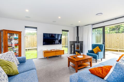 Top performing Airbnb: Spacious, Family Friendly, Smart TV, BBQ in Ashburton District