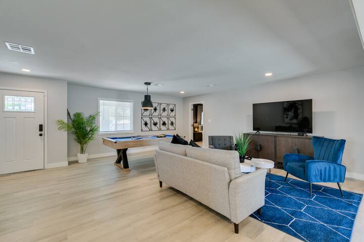 Lovely 5B/3B Home with Pool– Las Vegas Retreat gallery image 2