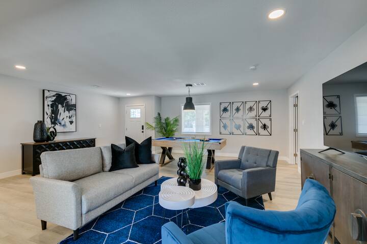 Lovely 5B/3B Home with Pool– Las Vegas Retreat gallery image 3