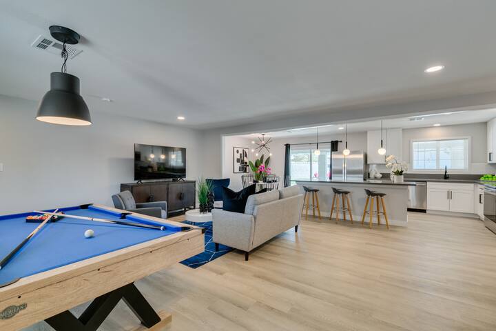 Lovely 5B/3B Home with Pool– Las Vegas Retreat gallery image 4