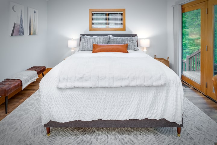 Spavaća soba br. 1 s izlazom na balkon - bračni krevet (160x200)