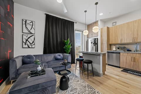 Top performing Airbnb: Lavish Lux 1 BR near Galleria Mall - H in Northwood Hills