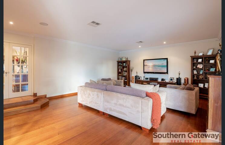 Luxury Country Estate sleeps 14 gallery image 5