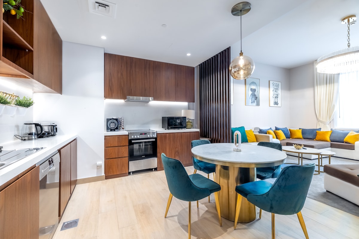 Popular Airbnb listing: Goldbest La Mer - Mediterian living in Jumeirah First