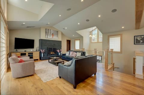 Successful Airbnb property: Stunning 6BR | Mountain View | Hot Tub | Game Room in Sacramento / Roseville / Folsom
