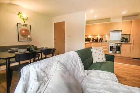 Top performing Airbnb: Luxurious 1 Bed Apartment with Free Parking in Meadows