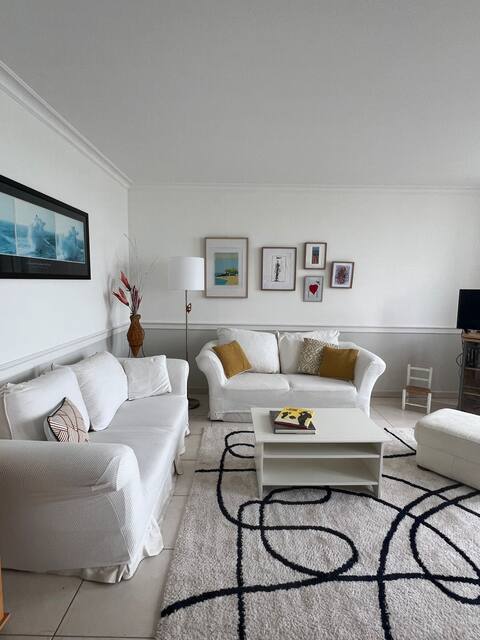 Top performing Airbnb: Sea-facing apartment in Le Croisic