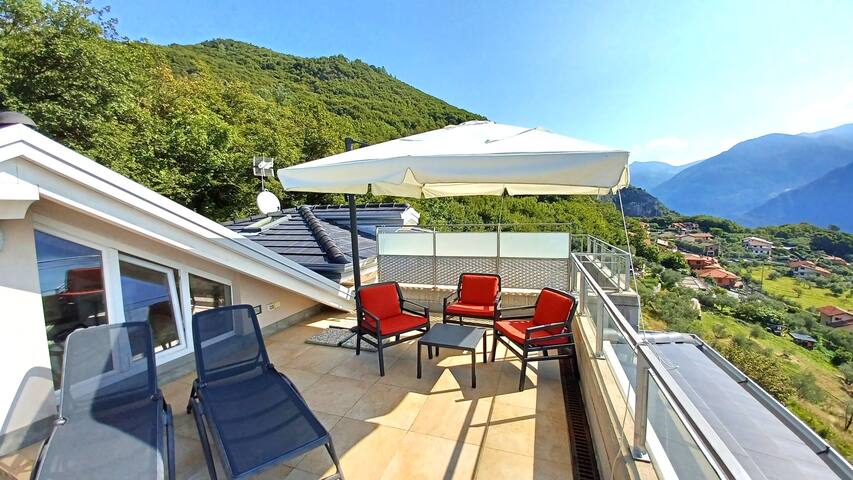 La casa sulla collina vista lago gallery image 5