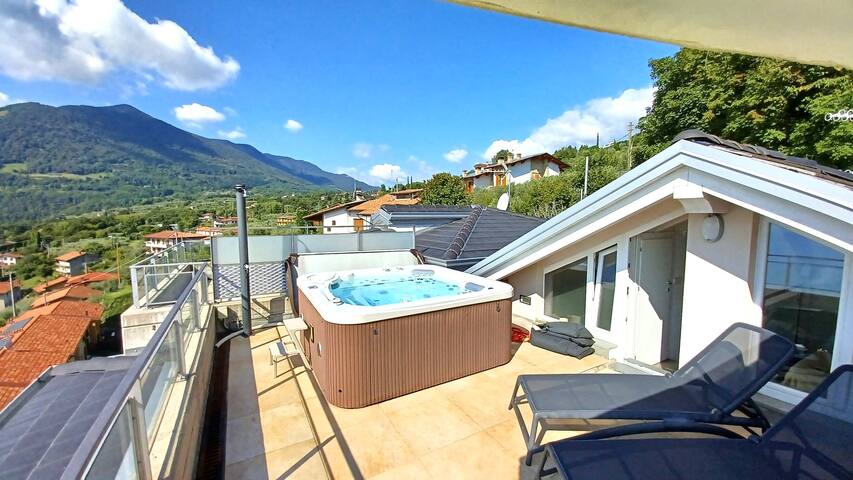 La casa sulla collina vista lago gallery image 4