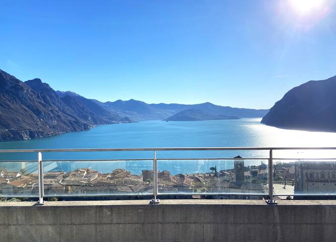 La casa sulla collina vista lago gallery image 3