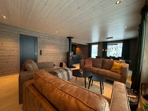 Popular Airbnb listing: Cozy & Modern Family Cabin in a Winter Wonderland in Løten