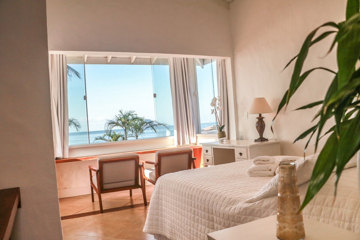 Suite 1 tầng trên cùng nhìn ra biển