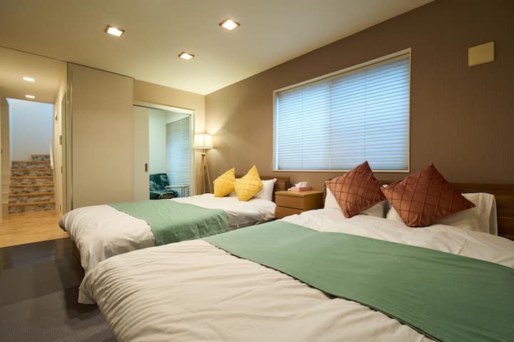 Dormitorio 1 en planta baja
Dos camas dobles
210CM×140CM