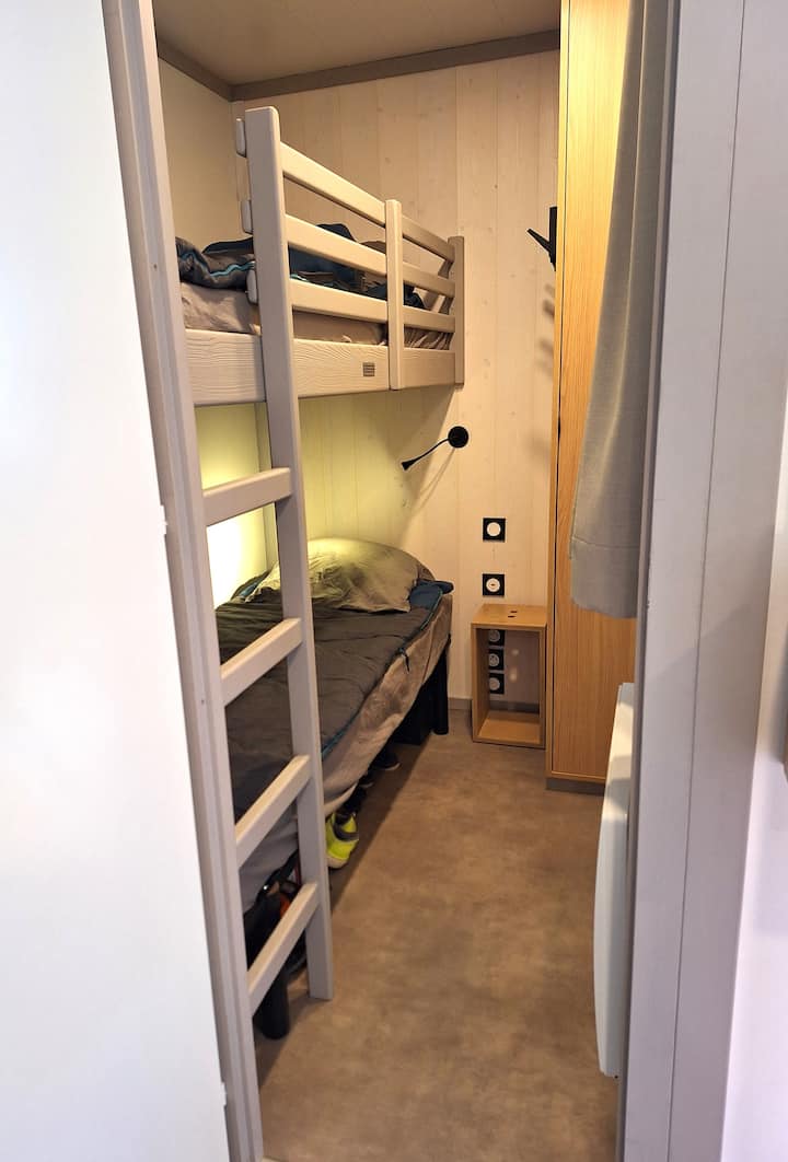 Dvokrevetna soba s bračnim krevetom i 80/200 kreveta na kat