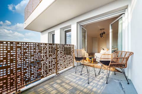 • Panoramic View • Train station 10 min away • Free Parking