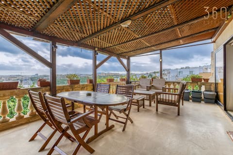 Stunning 4BR Villa with Huge Terrace in Kappara