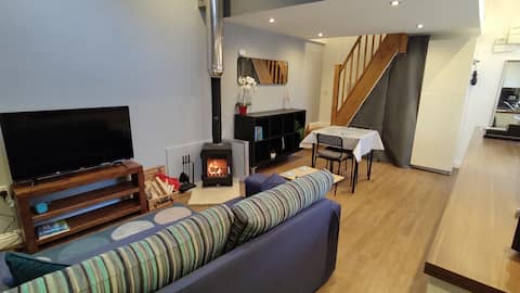 Popular Airbnb listing: The Kimberley Hideaway. Self-contained annex. in Broxtowe