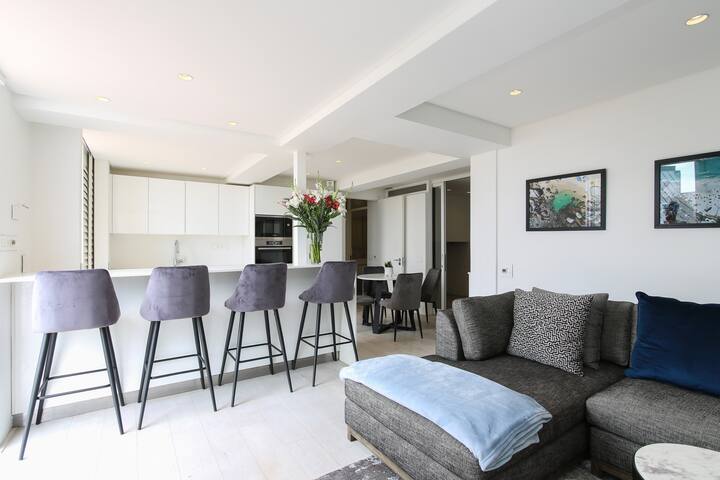 Modern on the Sea apartment gallery image 3