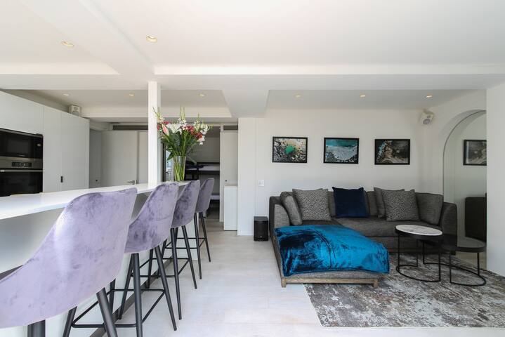 Modern on the Sea apartment gallery image 2