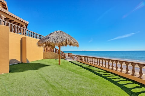 Shark House - 8 BR Beachfront
