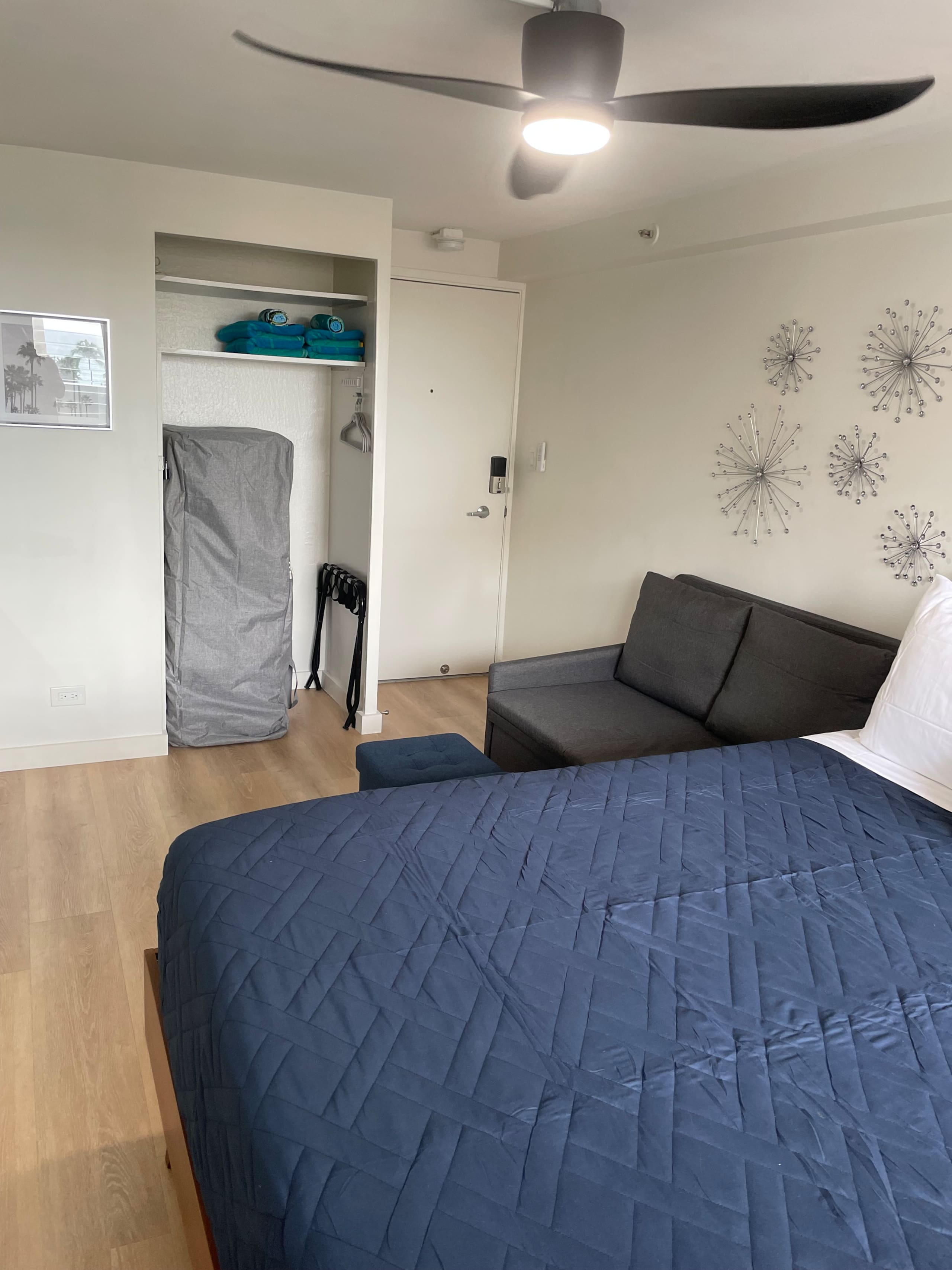 Condo in Honolulu · ★4.91 · Studio · 2 beds · 1 private bath - Image 29