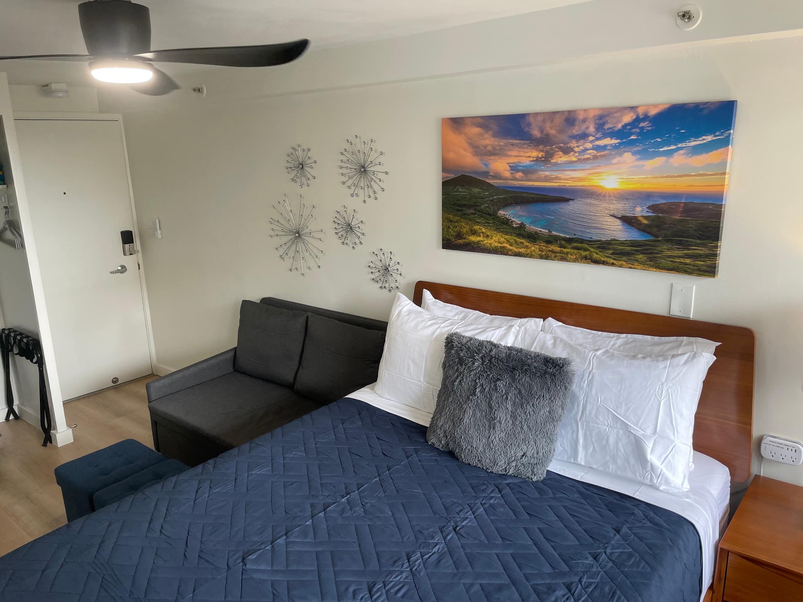 Condo in Honolulu · ★4.91 · Studio · 2 beds · 1 private bath - Image 27
