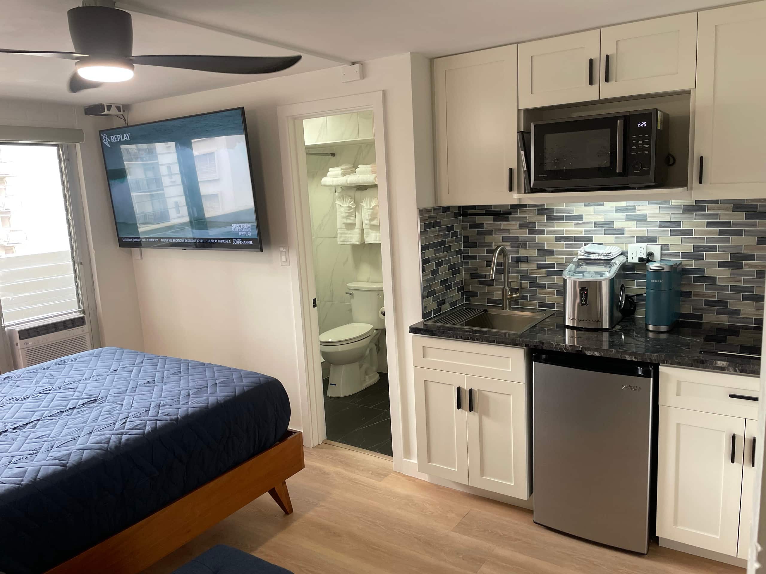 Condo in Honolulu · ★4.91 · Studio · 2 beds · 1 private bath - Image 34