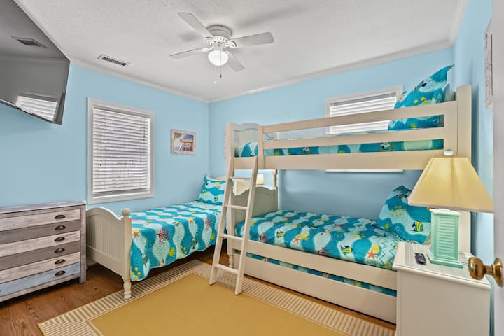 Аз съм на горното легло. 