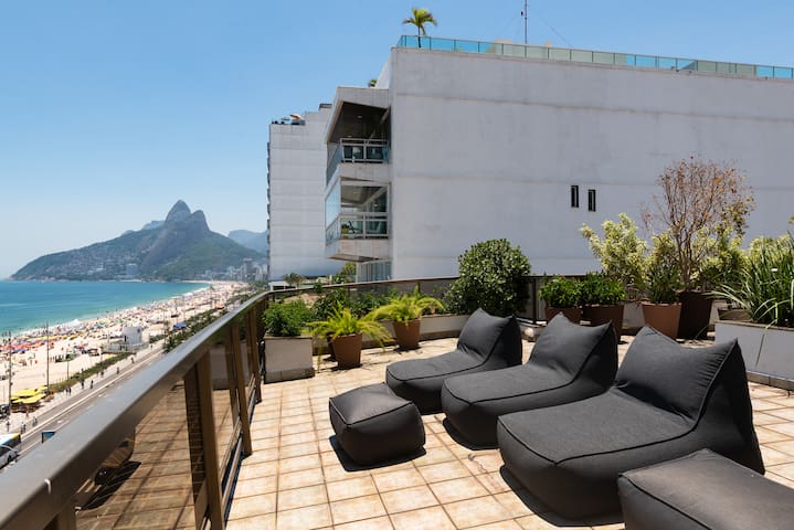 Ocean front Ipanema penthouse gallery image 3