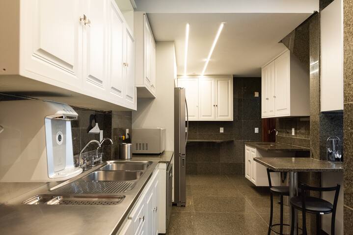 Ocean front Ipanema penthouse gallery image 5