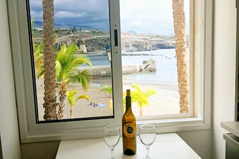 Popular Airbnb listing: Beachfront vacation in Guía De Isora