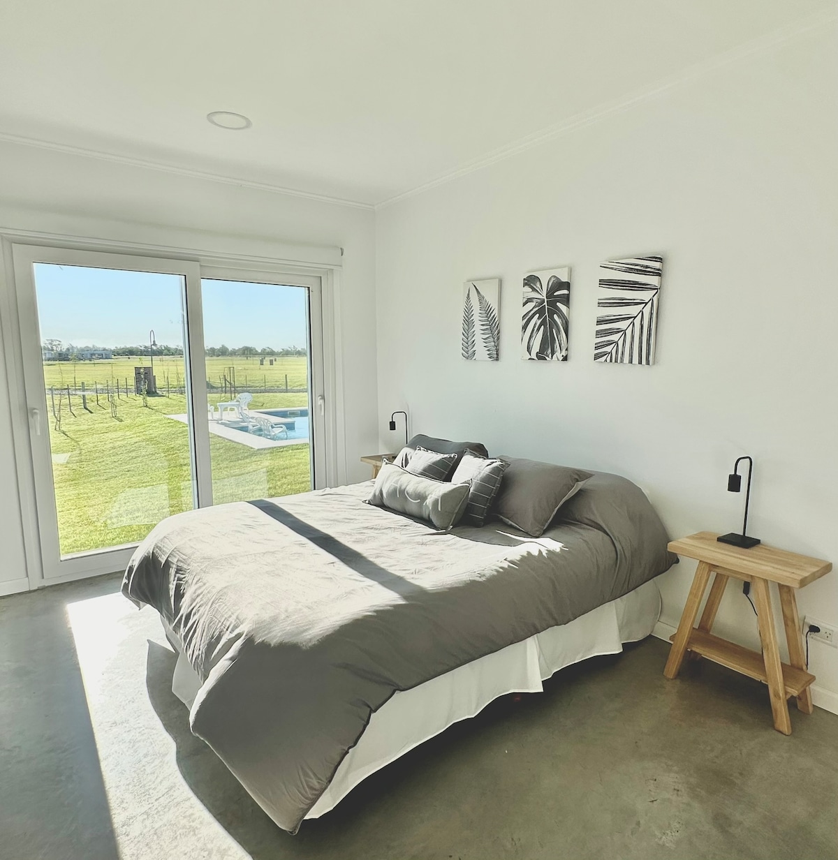 Cama queen con vista la parque